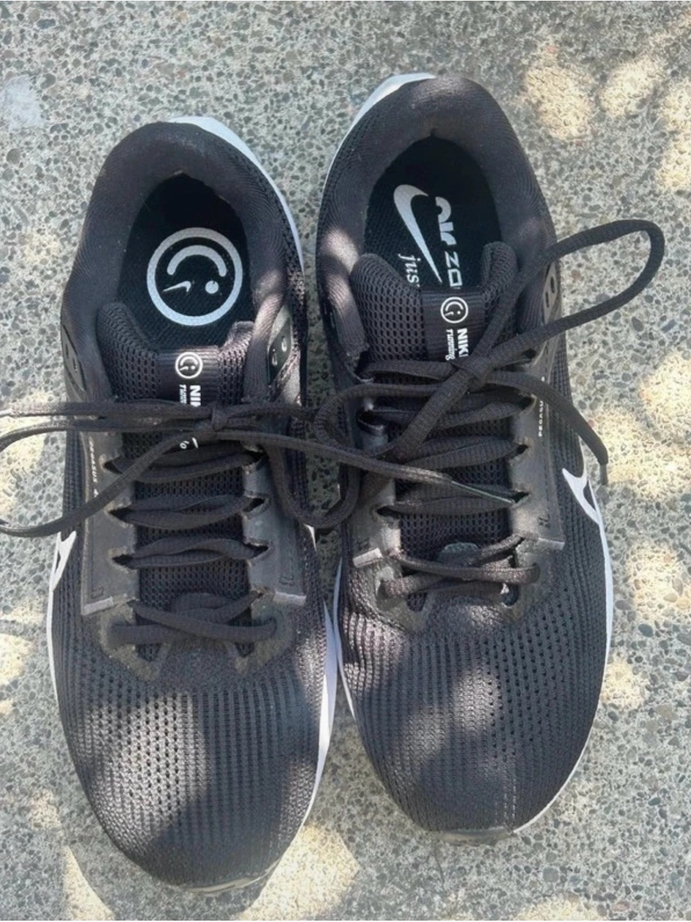 Nike Men’s Black and White Lightweight Training Shoes